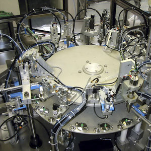 automatic assembly machine / for industrial applications / rotating table