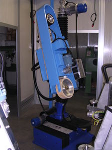 rotary indexing table with linishing unit