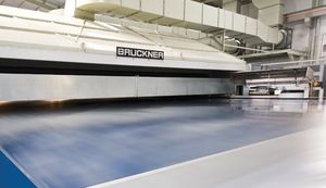 cast-film extrusion line / for thermoplastics / multilayer / for food film