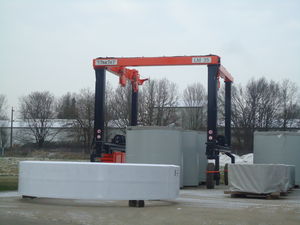 rubber-tired gantry crane / for prefabrication sites
