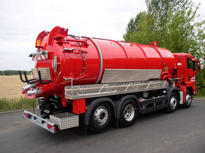 vacuum-loader truck