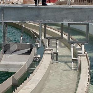 wastewater treatment scraper / sludge