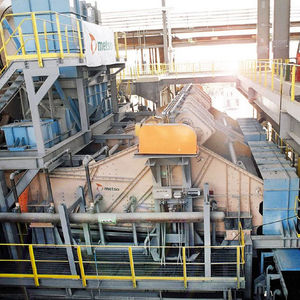linear vibrating screener / for bulk materials / for crusher loading