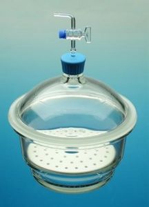 glass laboratory desiccator / vacuum