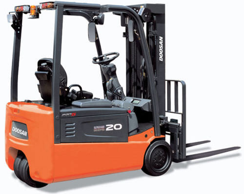 3-wheel electric forklift truck 3 000 - 4 000 lb Doosan Infracore America Corporation