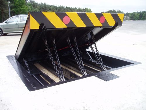 road-blocker PAS68 | Avon RB880CR Avon Barrier Company