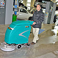 walk-behind scrubber-dryer / battery-operated - 2 200 m²/h | E 51
