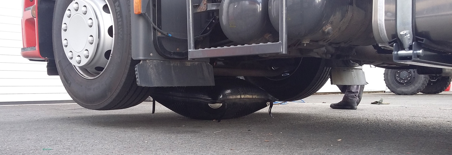 How Lift Heavy Loads In Safe With Al Lifting Bags Leers Al Lifting Bags Lift Truck