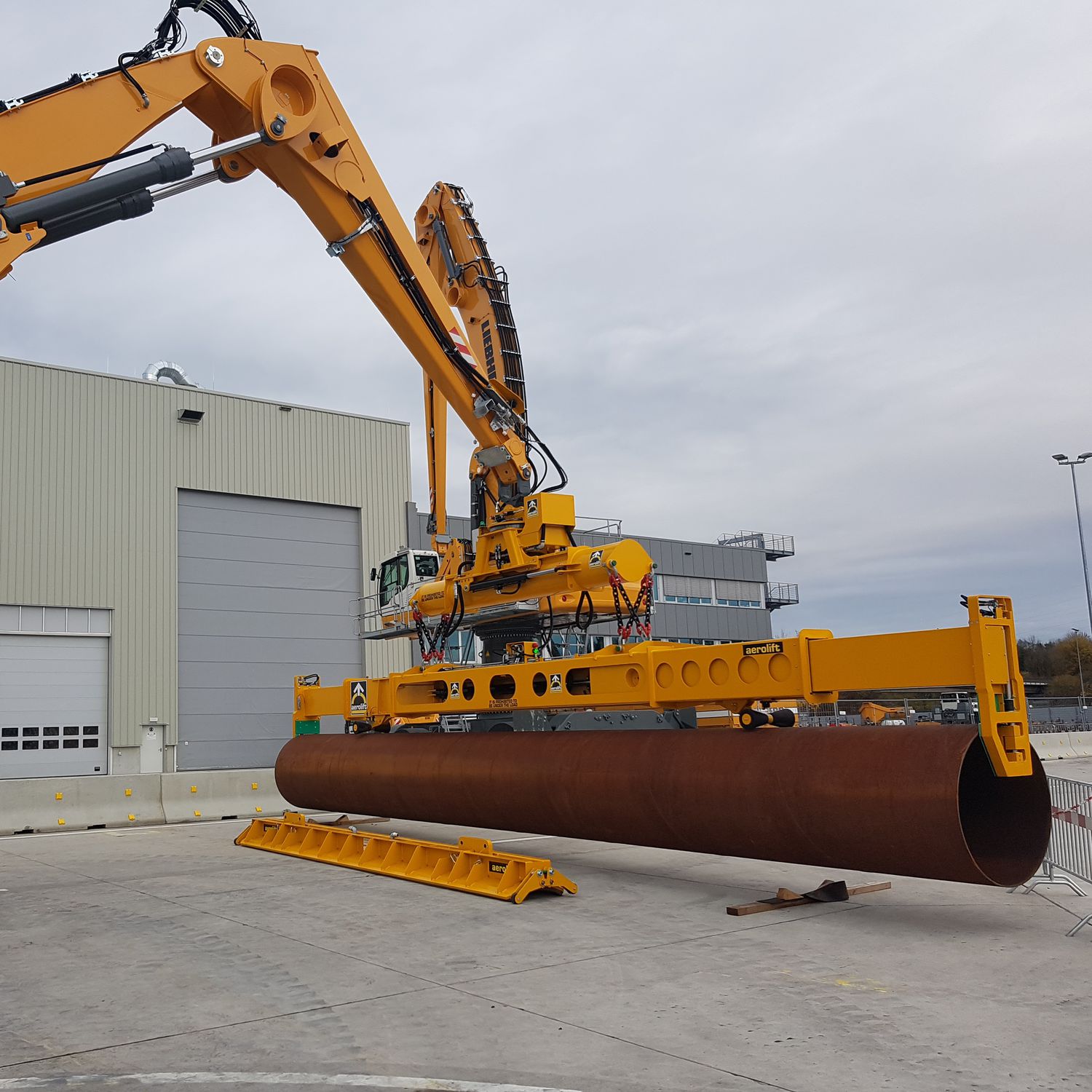 Lifting device with gripping tool Aerolift Industrials B.V. multi