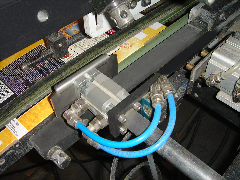 Lateral plunger ERO Gluing Systems retractable