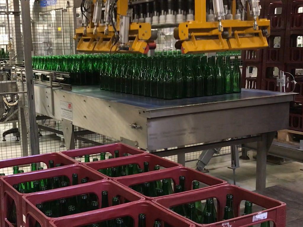 Plastic crates depalletizer - AUTEFA SOLUTIONS - layer / case / handling