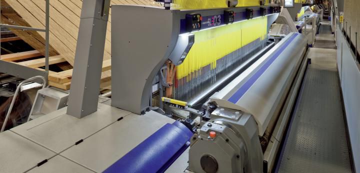 Van de Wiele double rapier weaving machine for distance fabrics