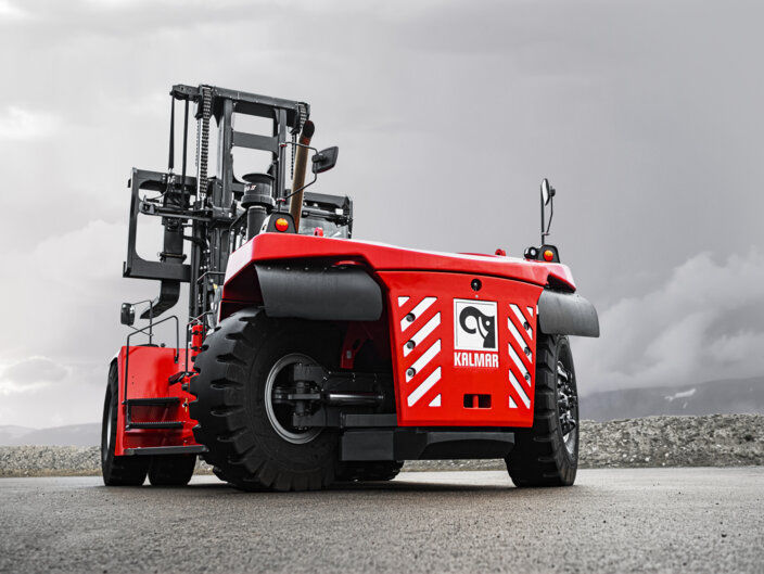 Forklift truck with combustion engine - DCF180–520 - Kalmar