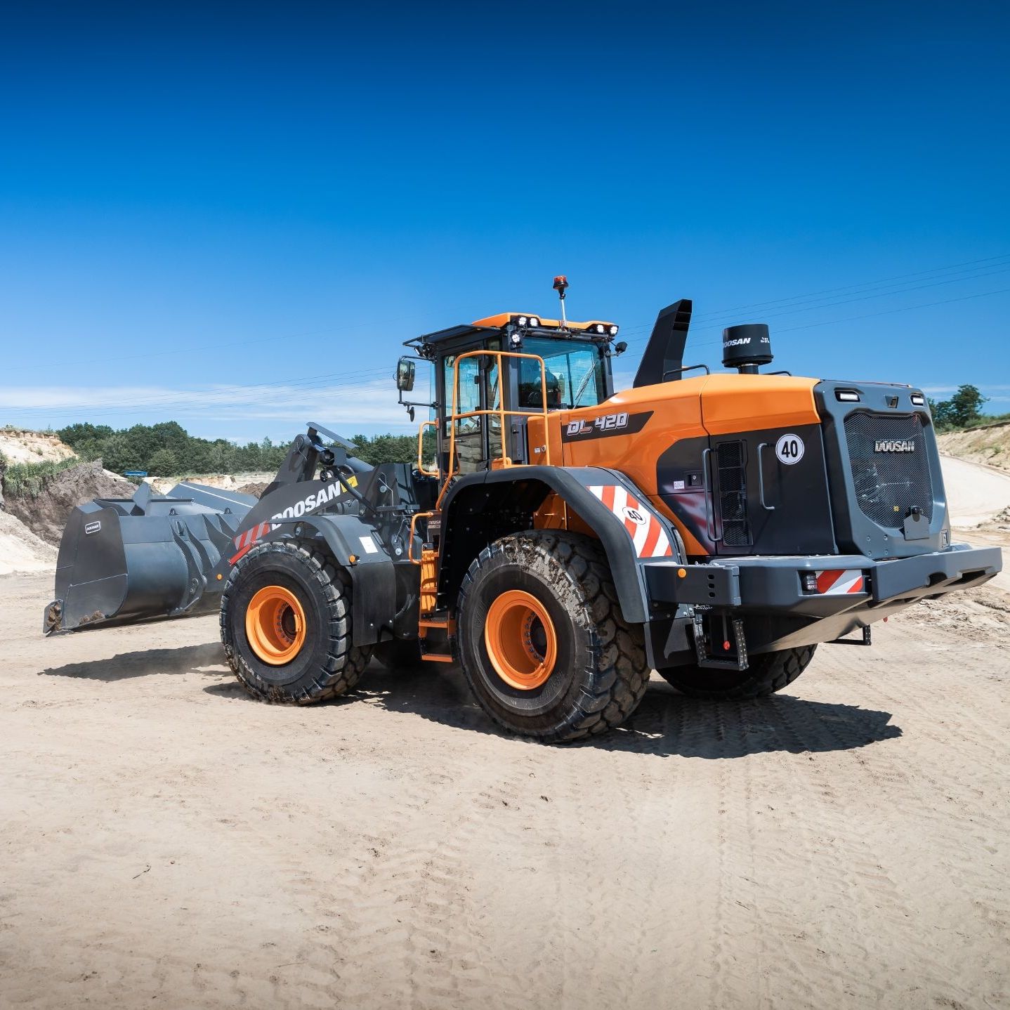 Rubbertired loader DL4207 DAEWOO Construction Equipment Division