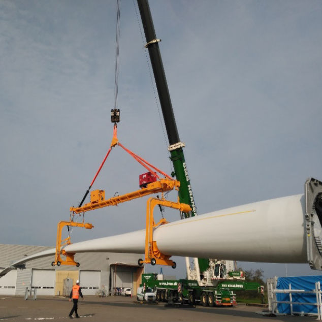 Wind turbine blade materials handling clamp GEASBI25t Airpes