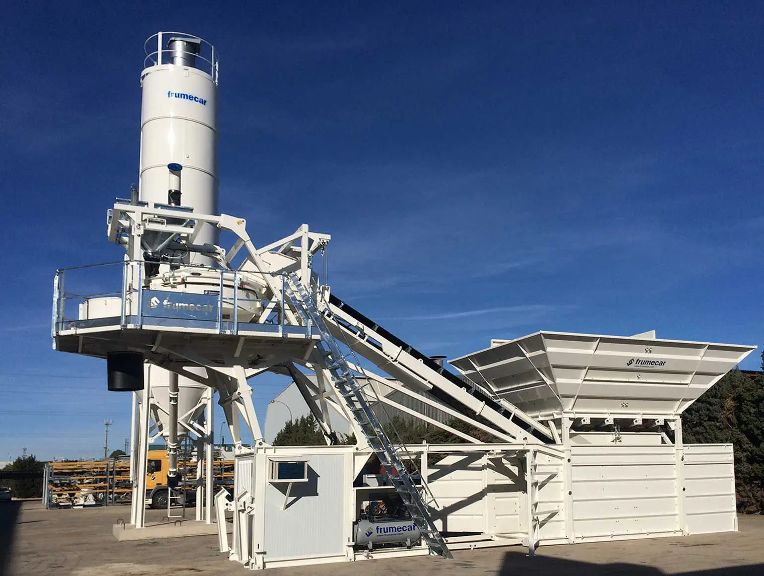 Mobile concrete batching plant - EBA series - Frumecar - compact / automatic