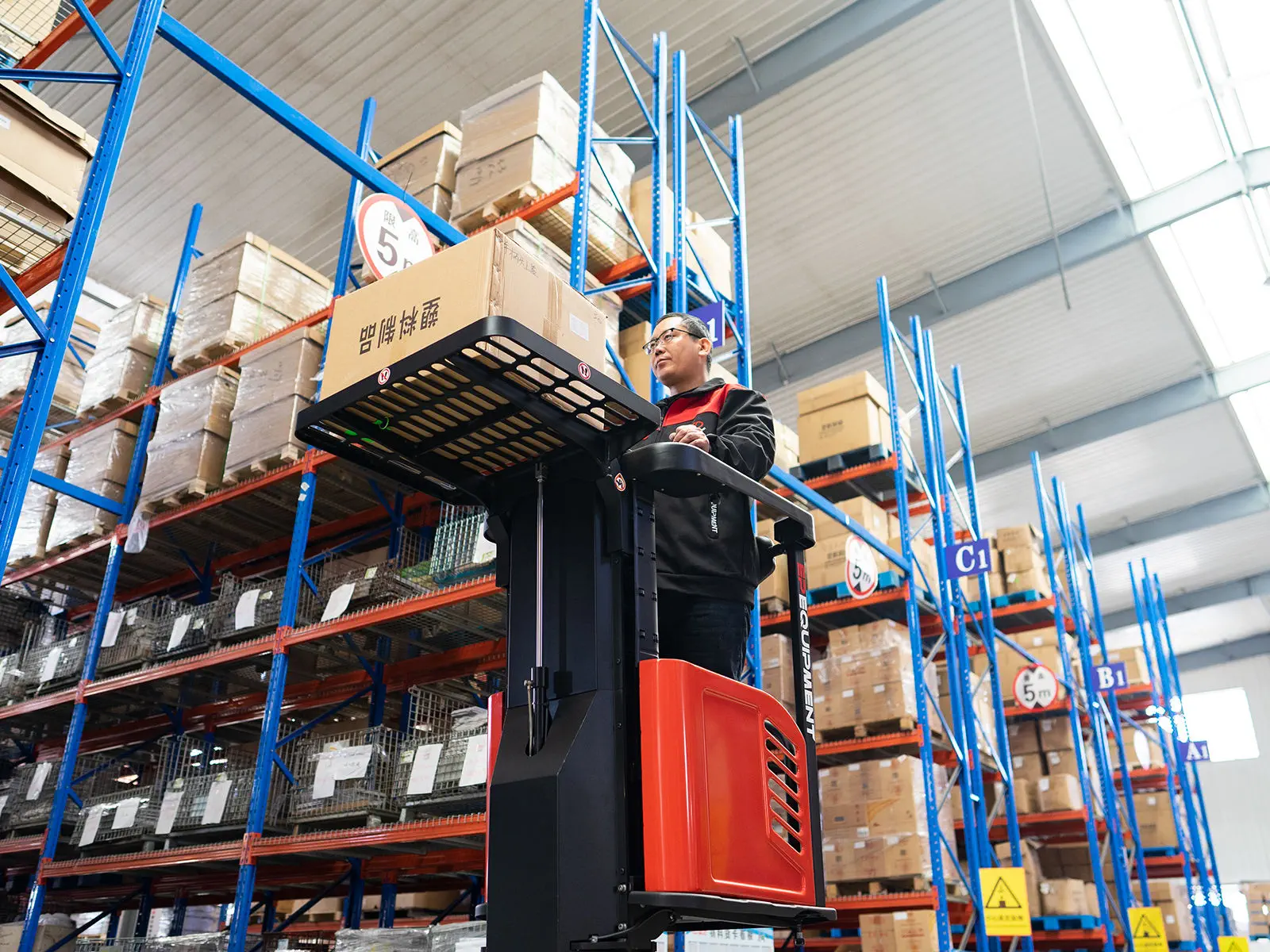 Warehouse Cherry Picker