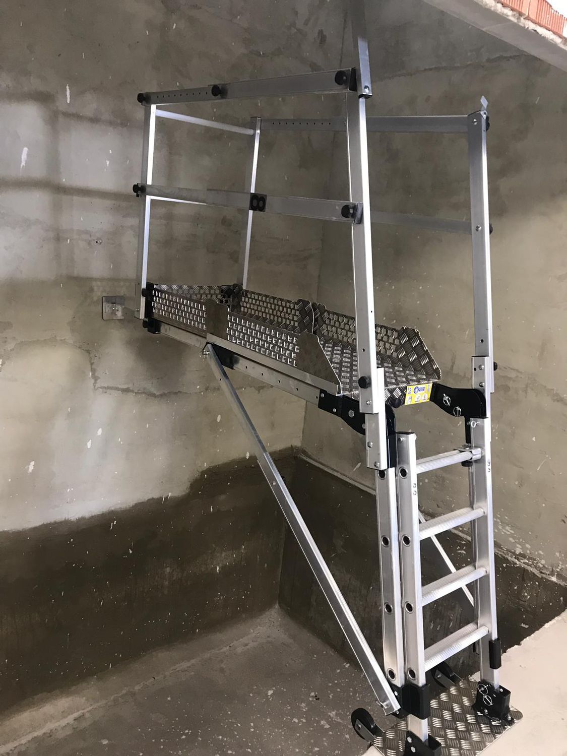 Elevator shaft scaffolding PAT 800/2200 LERA mobile / modular / with stairway