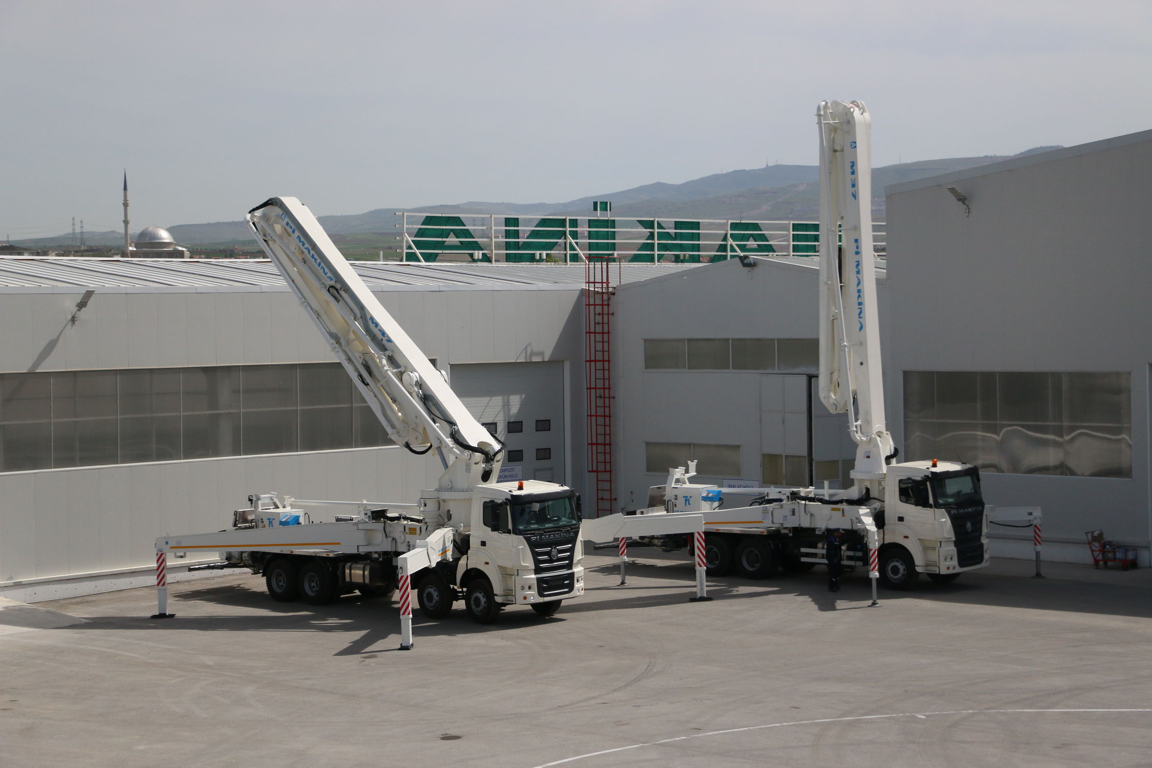 Construction truck-mounted concrete pump - Pİ 130 30 ZX - Pi