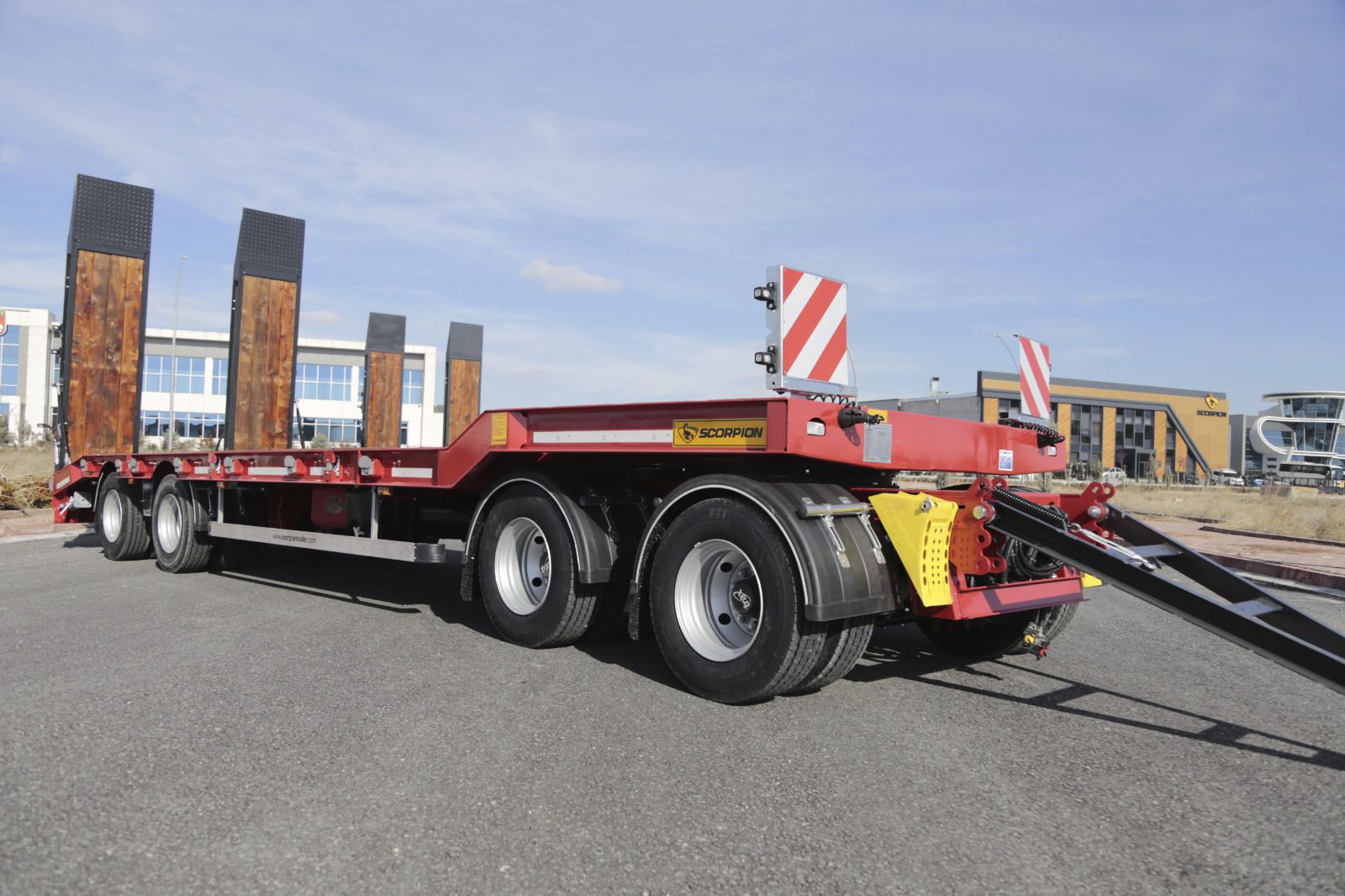 Airsuspension trailer SCR4 SCORPION TRAILER lowloader / 4axle