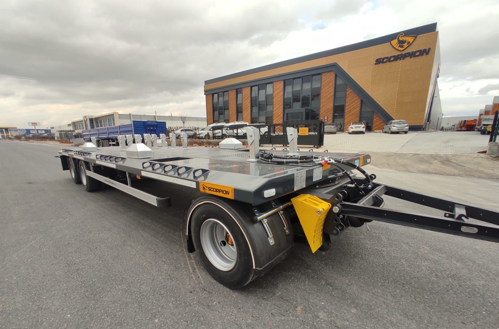 Airsuspension trailer SCORPION TRAILER 3axle / towed
