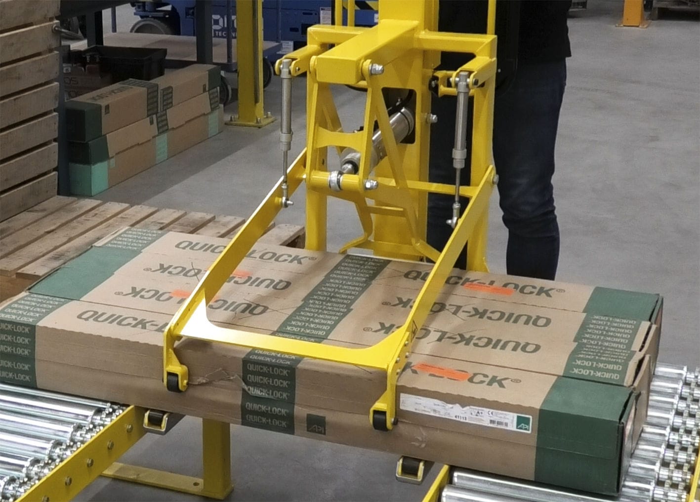 Handling lifting device Dotec for cardboard boxes