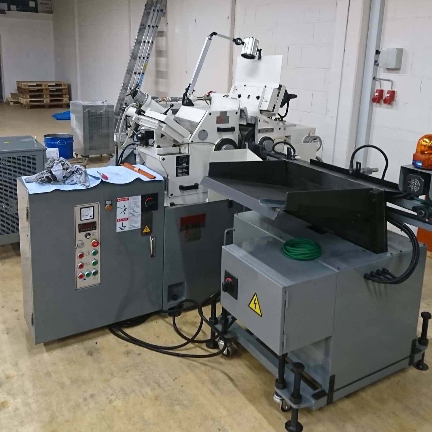 Centerless grinding machine feeder STYPE Ltd., Co. belt