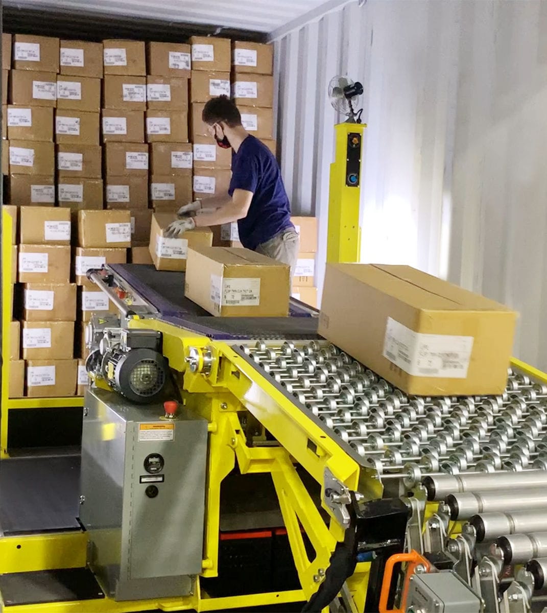 Belt conveyor - Destuff-it™ - Gorbel - unloading / mobile / for boxes