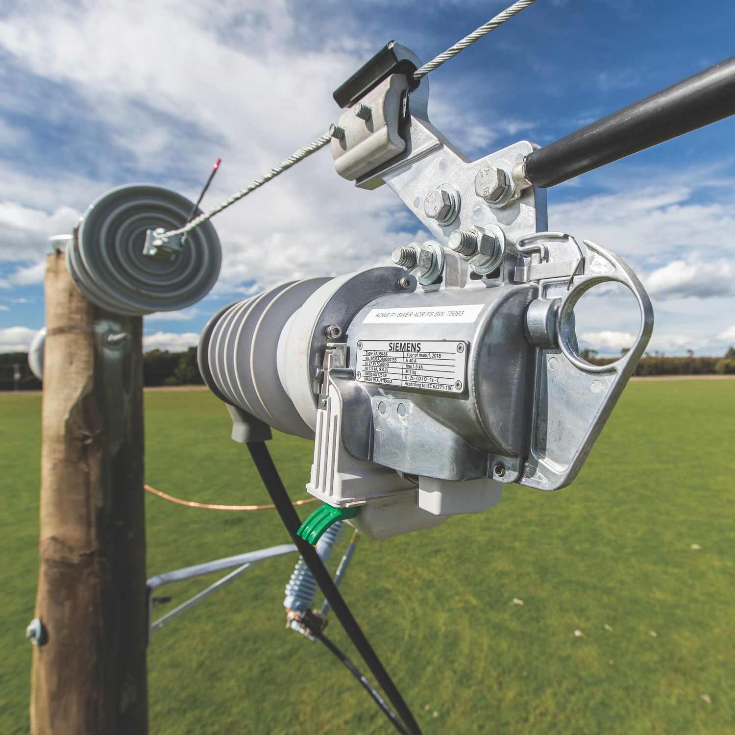 Vacuum circuit breaker Fusesaver™ SIEMENS Mediumvoltage Power