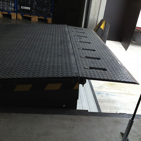 Hydraulic dock leveler - G 9000 - Rite-Hite - telescopic