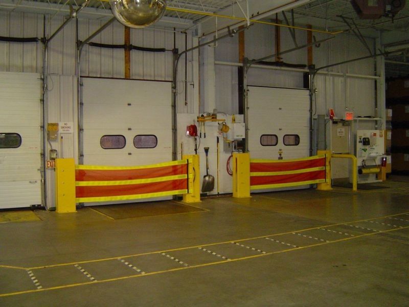 Loading dock barrier DokGuardian RiteHite protective / net