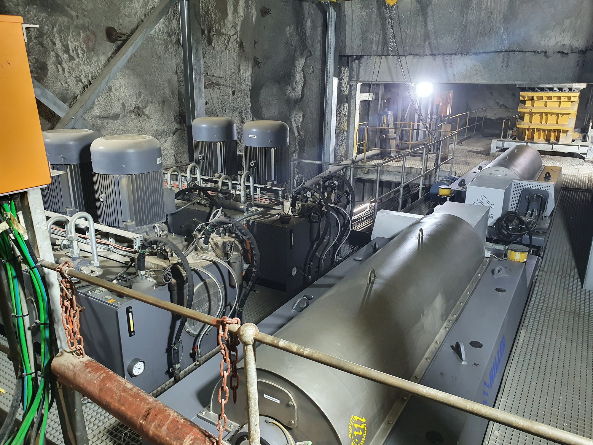 Sludge dewatering decanter DecaBest Hiller GmbH centrifugal