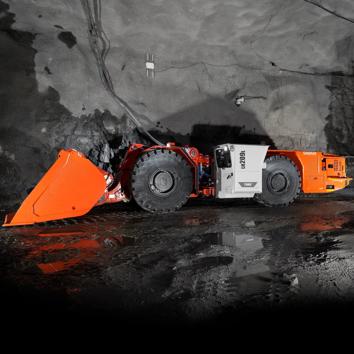 Diesel LHD - Toro® LH209L - Sandvik Mining and Rock Technology