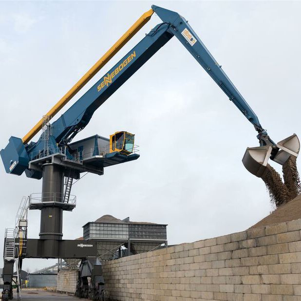 ボンゴ SONAR製 Rail-mounted material handler - 8400 EQ - SENNEBOGEN