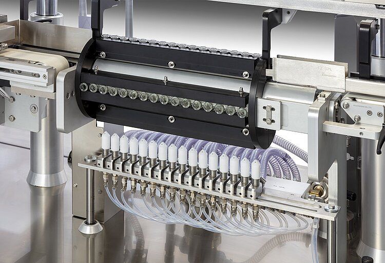 Compressed air cleaning machine MBB 200 Romaco Group aspiration