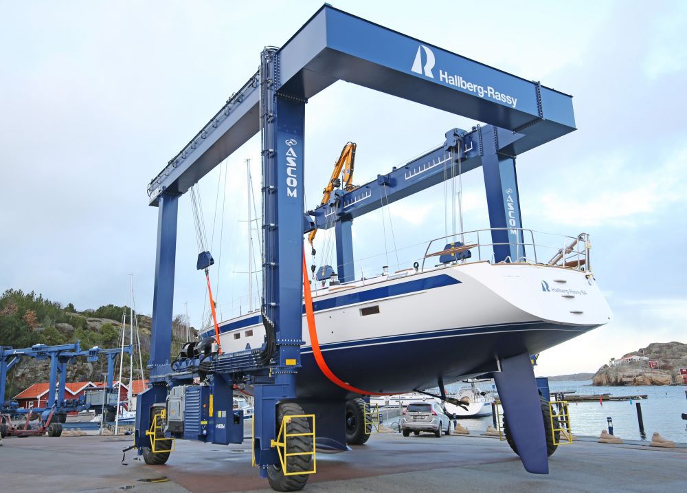 Selfpropelled gantry crane BHT 85 SpA for marine applications