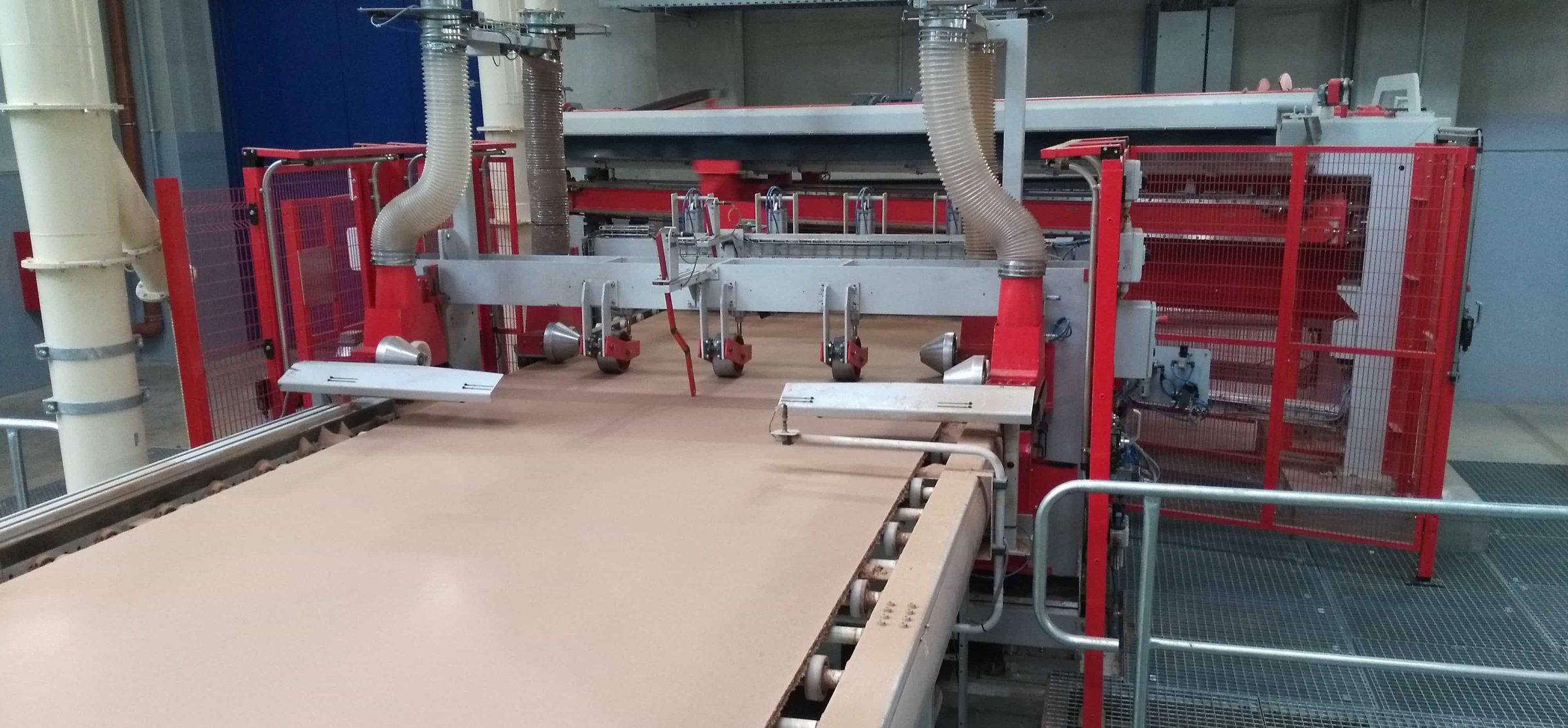 Automatic edgetrimming machine Dieffenbacher