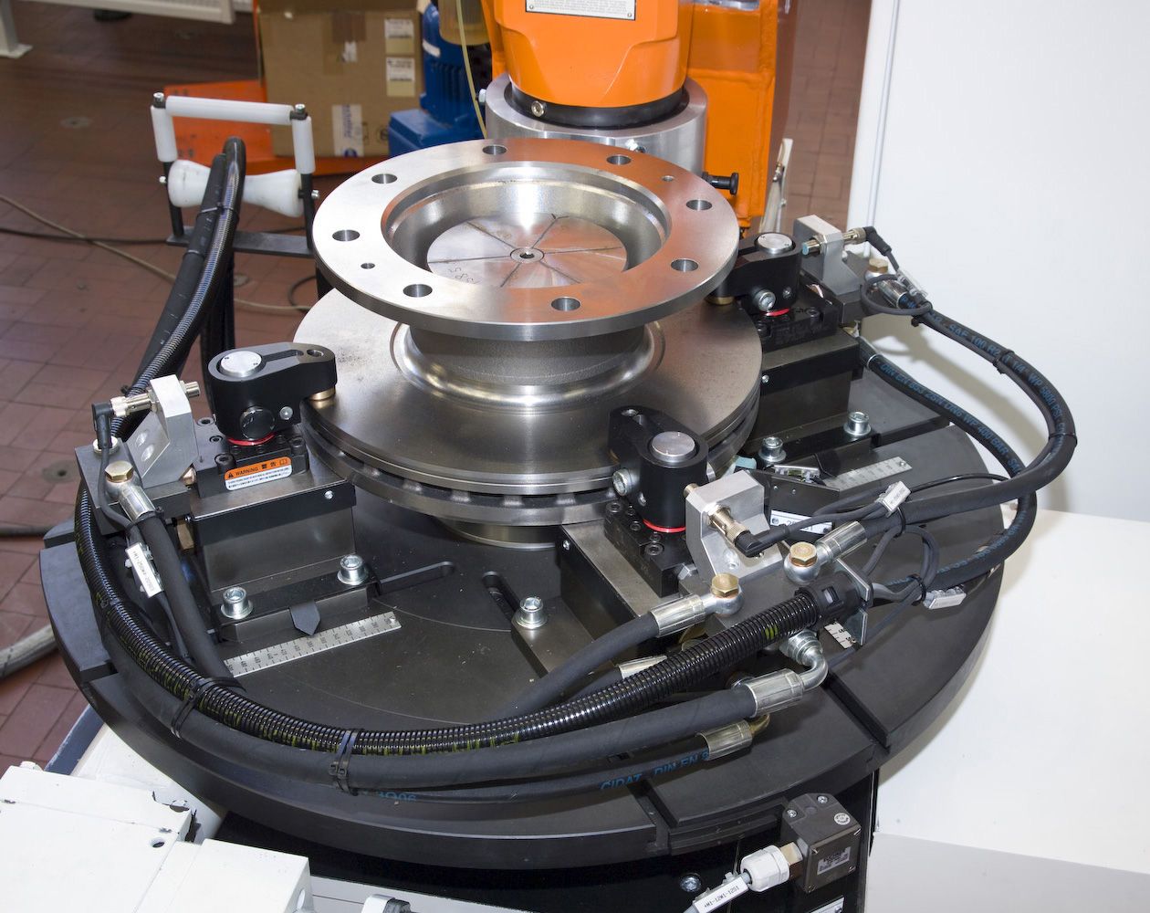 Vertical balancing machine VPUBK40TO CEMB dynamic / for brake discs / truck