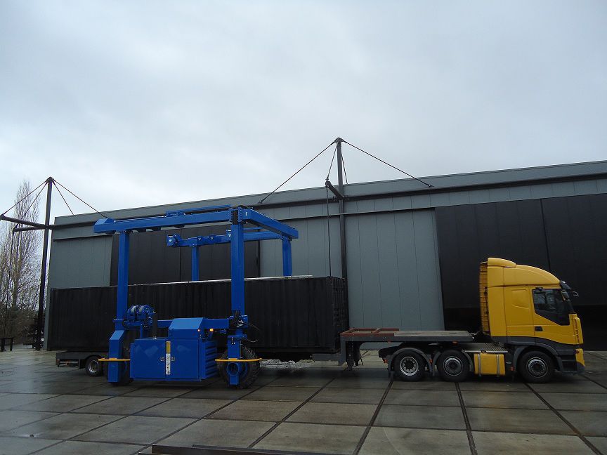 Rubber-tired gantry crane - LM40 - Tracta - for prefabrication sites