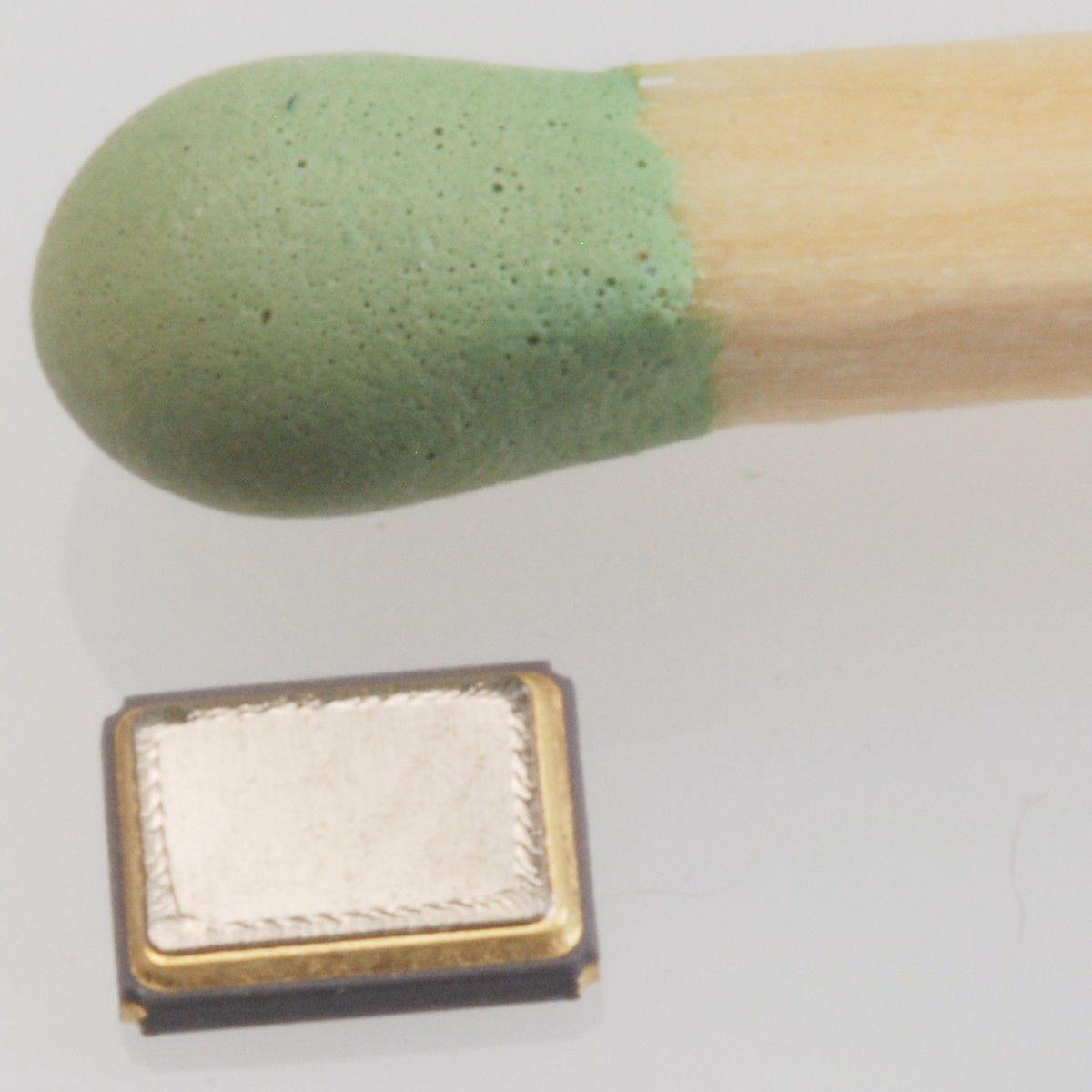 XO oscillator XO32000E KVG Quartz Crystal Technology GmbH