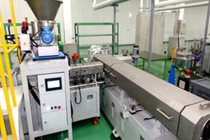 sheet extrusion line / for thermoplastics / laboratory / multi-stage