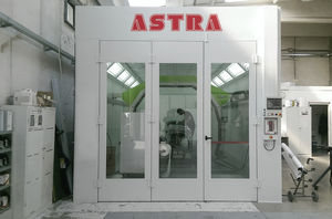 enclosed paint booth