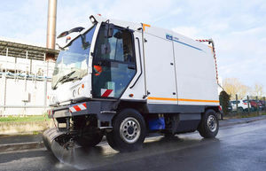 high-pressure street washing machine