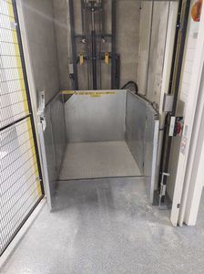 electric goods lift