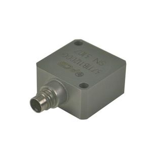 MEMS accelerometer