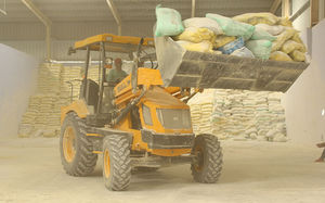 铰接式反铲装载机