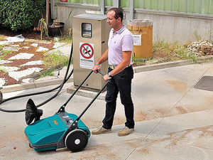 walk-behind sweeper / manual