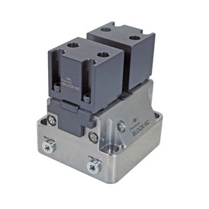 machine tool vise / pneumatic / self-centering