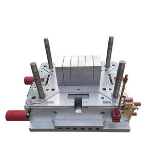 多腔塑料注射模