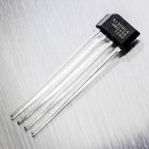 Hall effect integrated circuit current sensor